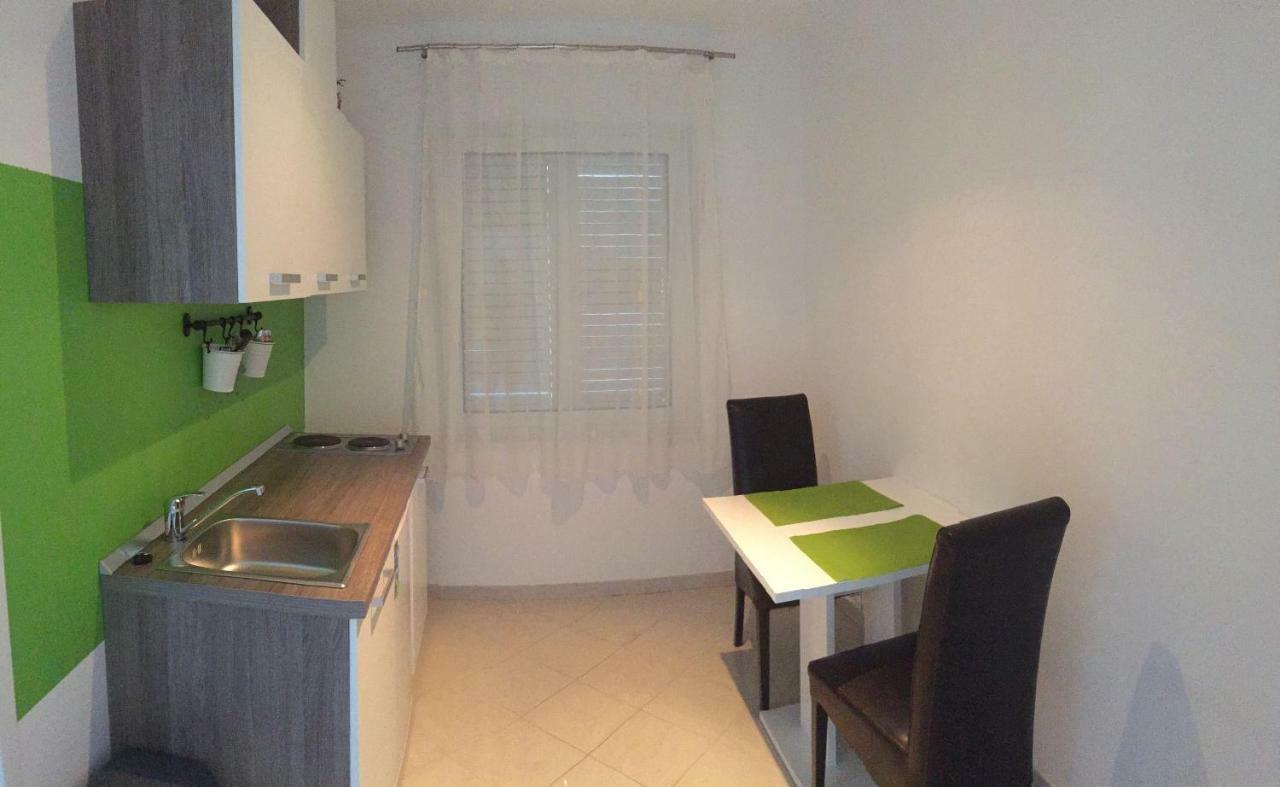 Apartmani Irena Jezevac 克尔克 外观 照片
